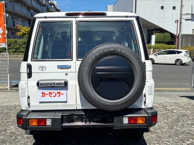 TOYOTA LAND CRUISER 70 - 6