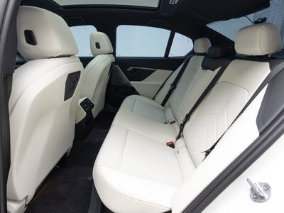 2025 BMW 5 SERIES — миниатюра 11