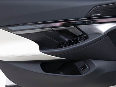 2025 BMW 5 SERIES — миниатюра 12