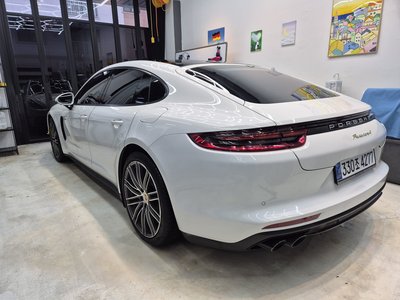 PORSCHE PANAMERA - 3
