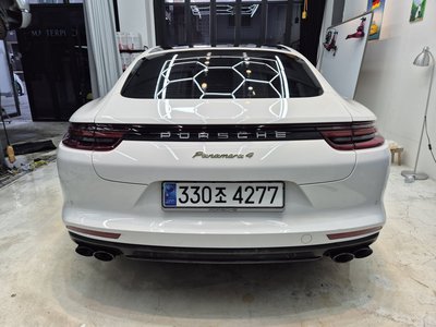 PORSCHE PANAMERA - 4