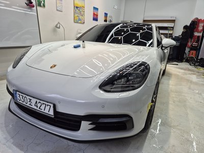 PORSCHE PANAMERA - 1