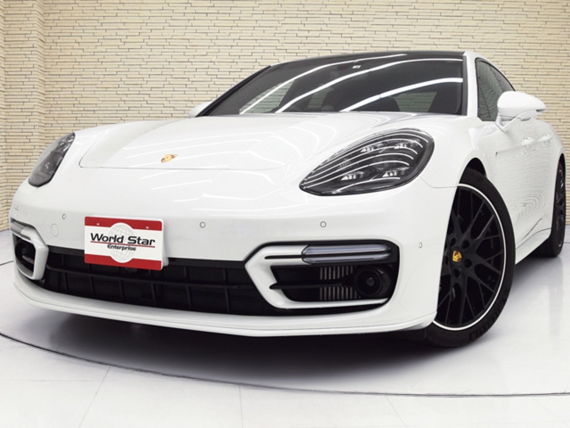 PORSCHE PANAMERA - View 1