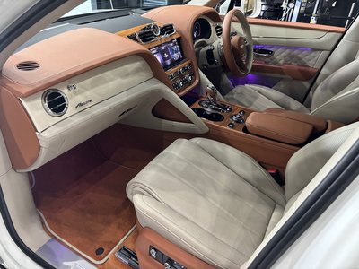 2023 Bentley BENTAYGA — миниатюра 19