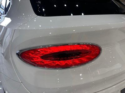 2023 Bentley BENTAYGA — миниатюра 11