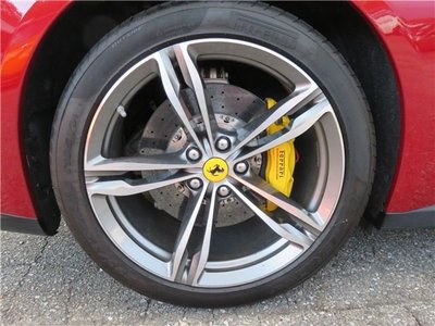 2019 Ferrari GTC4 LUSSO thumbnail 40