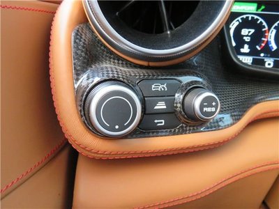 2019 Ferrari GTC4 LUSSO thumbnail 32