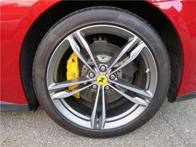 2019 Ferrari GTC4 LUSSO thumbnail 39