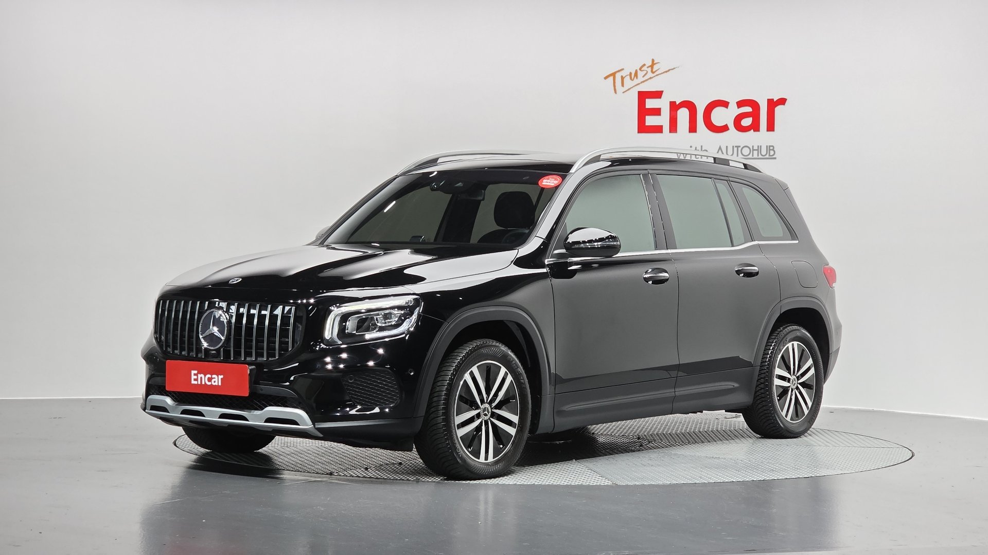 MERCEDES-BENZ GLB - View 1