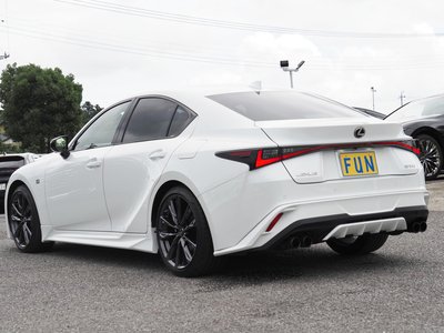 صورة 6 لـ 2022 Lexus IS