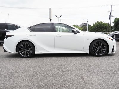 صورة 9 لـ 2022 Lexus IS