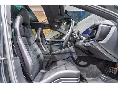 PORSCHE PANAMERA - 3