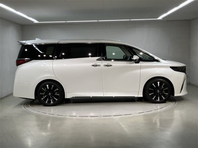 2025 Toyota ALPHARD photo 3