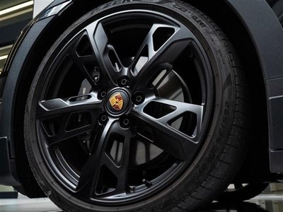 صورة 12 لـ 2023 Porsche TAYCAN
