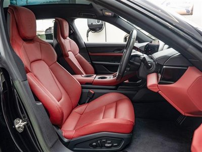 صورة 14 لـ 2023 Porsche TAYCAN
