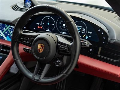 صورة 15 لـ 2023 Porsche TAYCAN