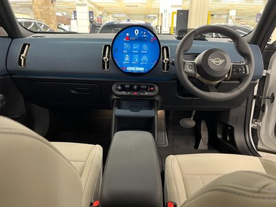 2025 MINI COOPER COUNTRYMAN photo 3
