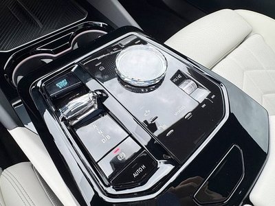 2025 BMW I5 — фото 9