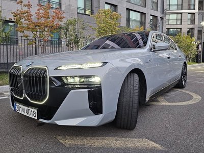 BMW 7 SERIES