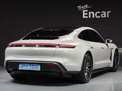 PORSCHE TAYCAN - 2