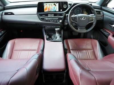 2023 Lexus ES — миниатюра 19