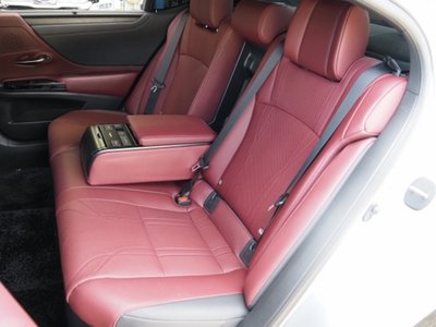 2023 Lexus ES — миниатюра 27