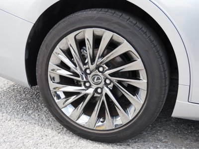 2023 Lexus ES — миниатюра 16