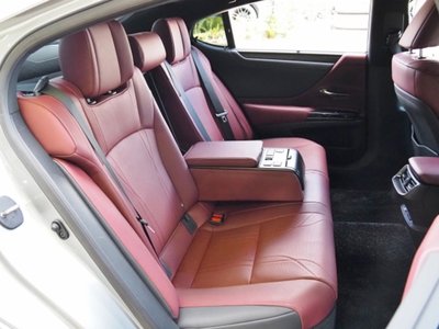 2023 Lexus ES — миниатюра 26