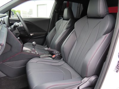2025 Lexus LBX — миниатюра 13