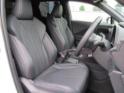 2025 Lexus LBX — миниатюра 15