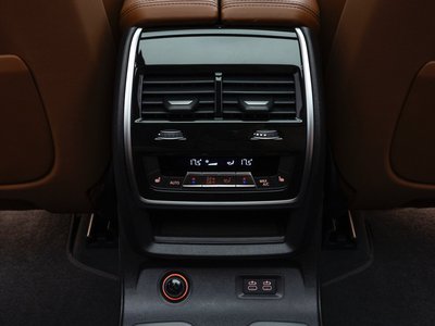 2025 BMW X7 — миниатюра 18