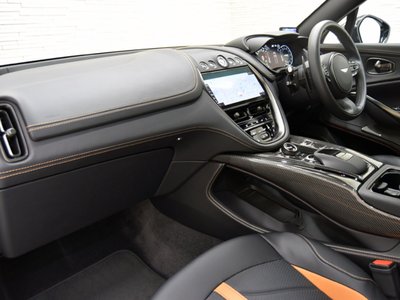 ASTON MARTIN DBX - 10