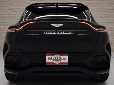 ASTON MARTIN DBX - 8