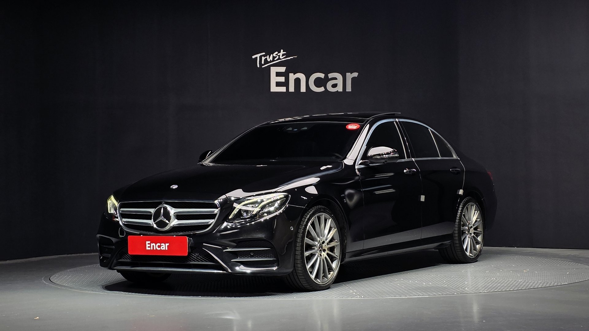 MERCEDES-BENZ E-CLASS - View 1