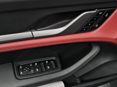 صورة مصغرة 32 لـ 2024 Porsche TAYCAN