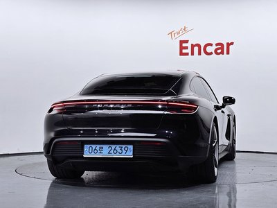 صورة 3 لـ 2024 Porsche TAYCAN