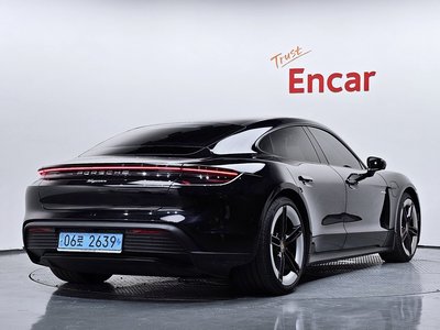 صورة 4 لـ 2024 Porsche TAYCAN