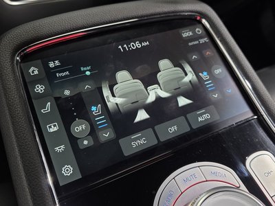 2022 Genesis G90 thumbnail 35