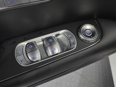 2022 Genesis G90 thumbnail 38