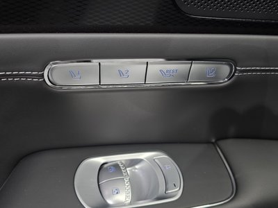 2022 Genesis G90 thumbnail 34