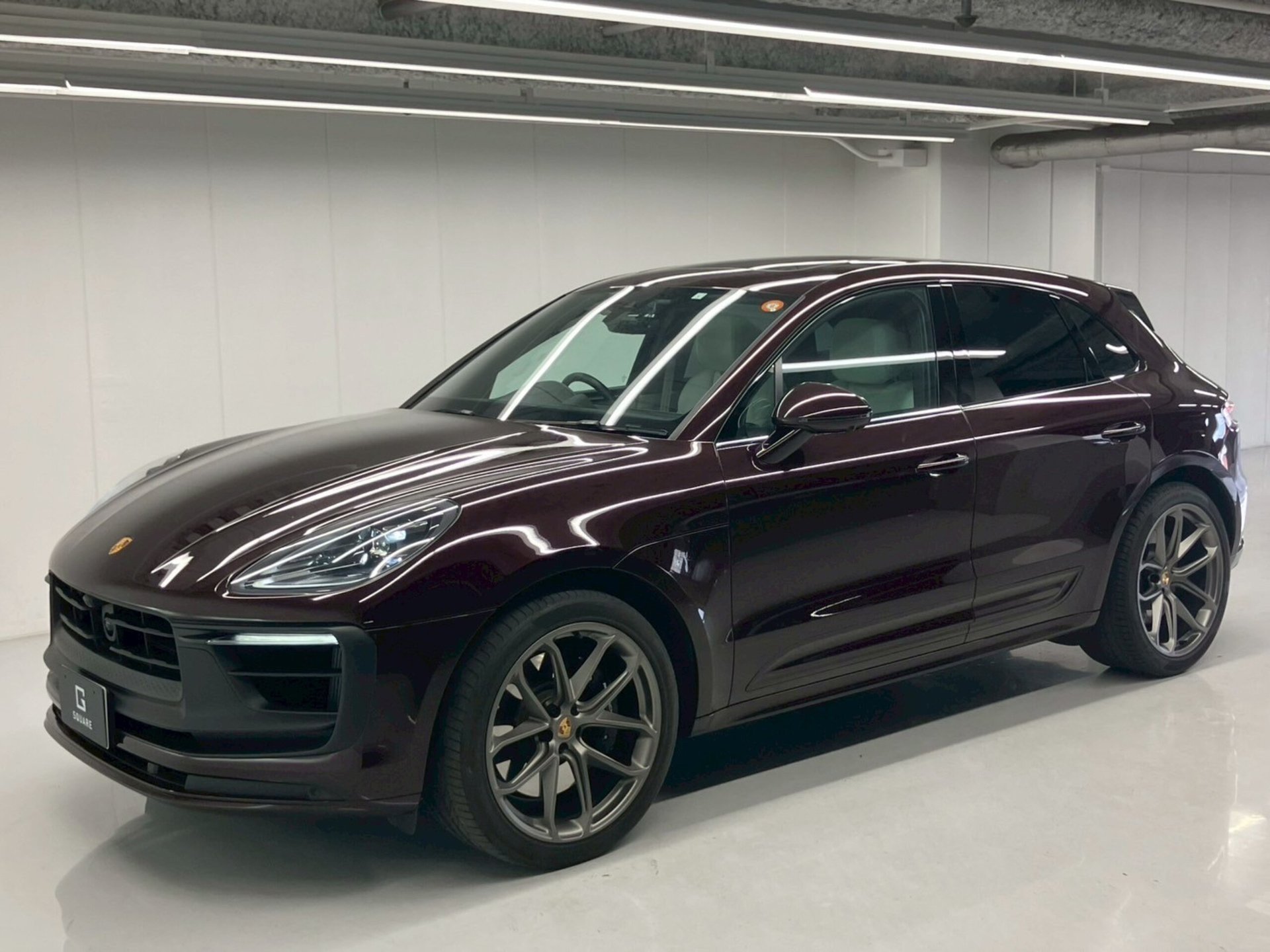 PORSCHE MACAN - View 1