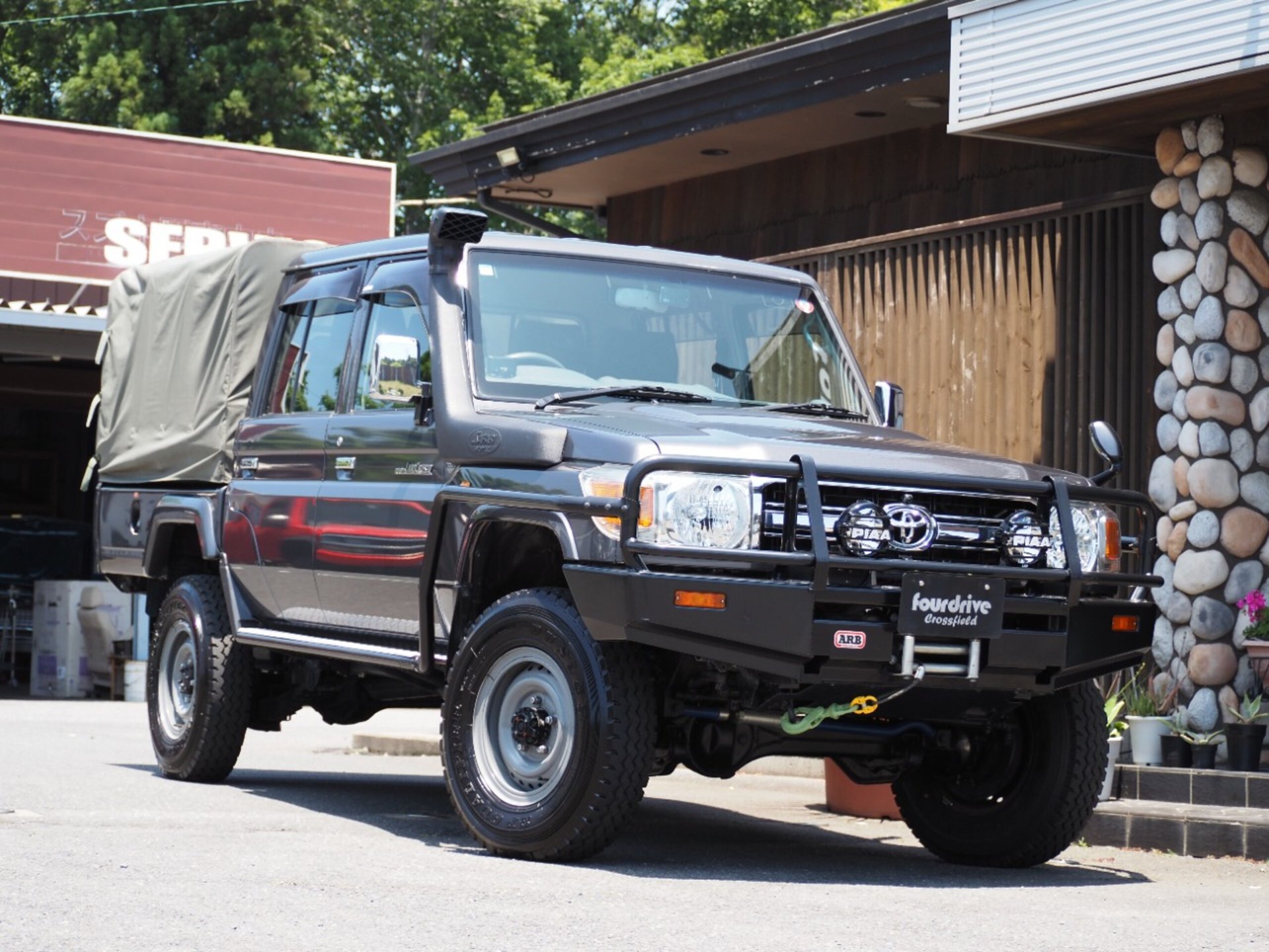TOYOTA LAND CRUISER 70 PICKUP - View 1