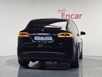 TESLA MODEL X - 3