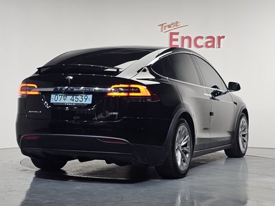 TESLA MODEL X - 4