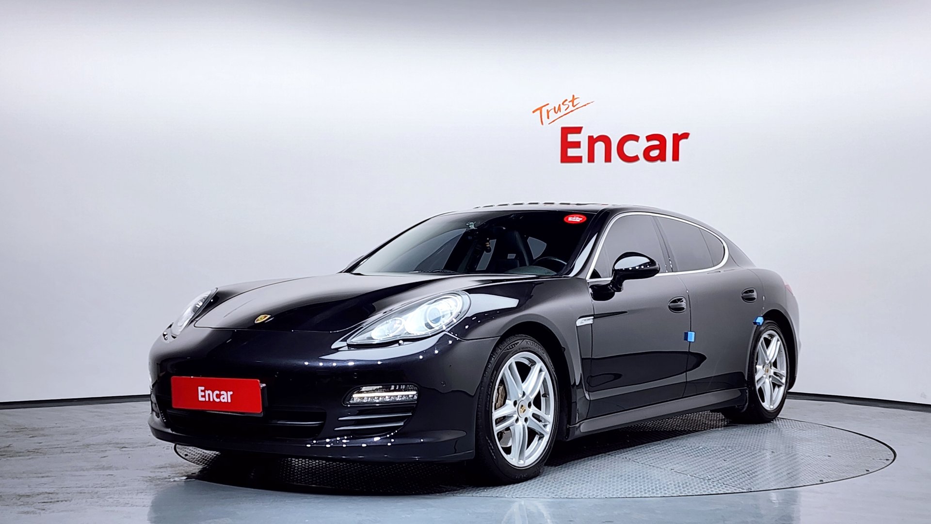 PORSCHE PANAMERA - View 1