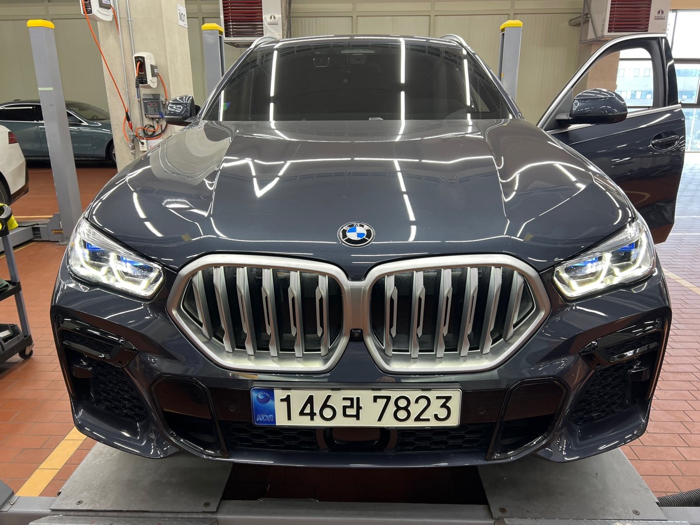 BMW X6 - View 1