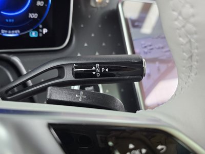 MERCEDES-BENZ EQE - 9