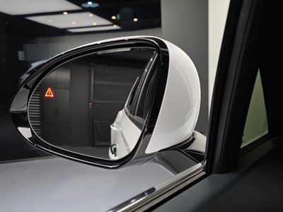 2022 Genesis GV70 — миниатюра 16