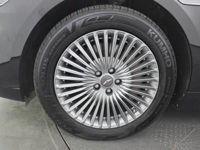 2021 Genesis G90 photo 6