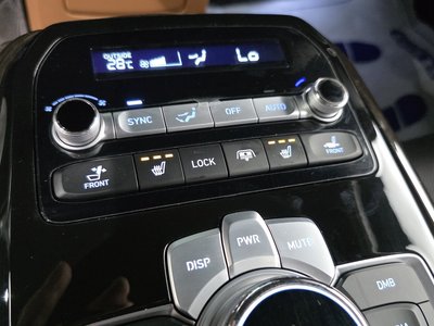 2021 Genesis G90 thumbnail 18